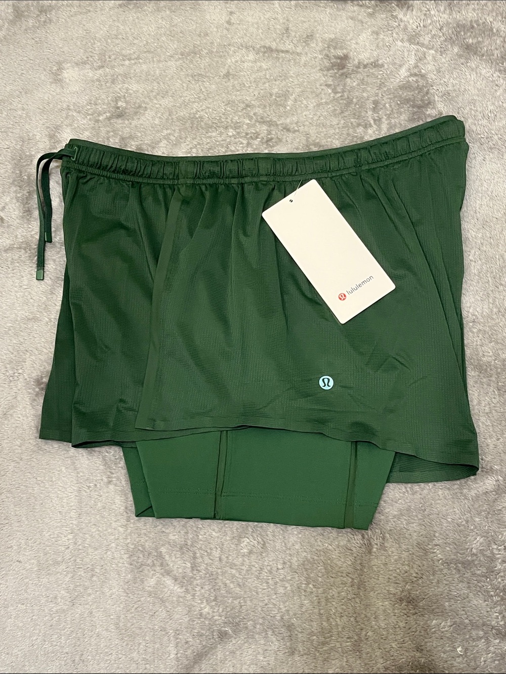 🆕 Lululemon Lightweight 2-in-1 Running HR Short in Ivy Green, size L